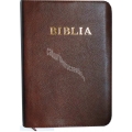 Biblia in piele maro 13x19 cm